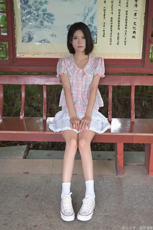 凝思摄影 No.037 小睿-短裙、短白袜、平底鞋 - 凝思摄影